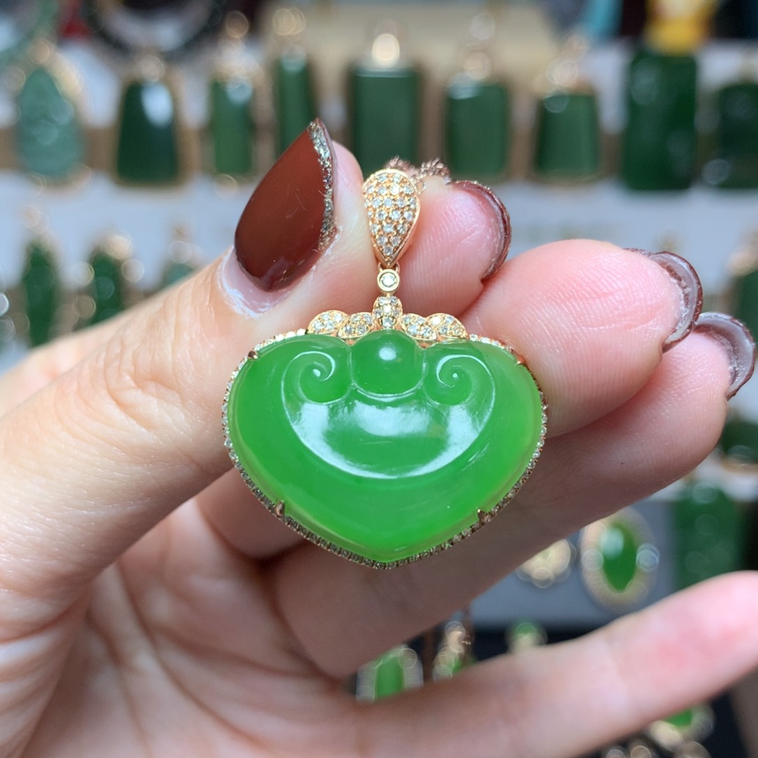 和田玉（碧玉）吊坠18K金镶嵌