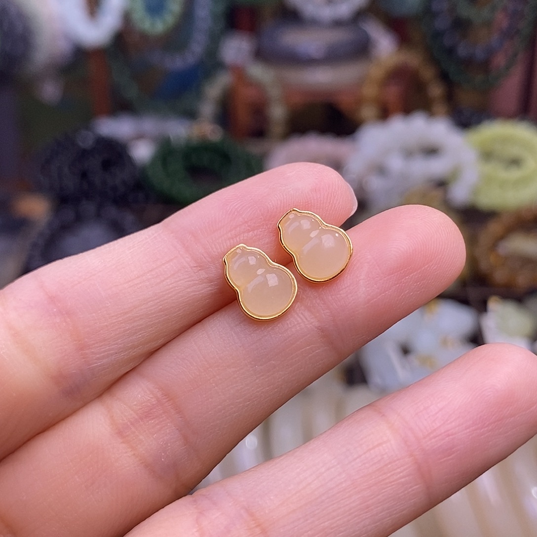 和田玉未镶嵌颈饰多样性发一 925.银藕粉耳钉