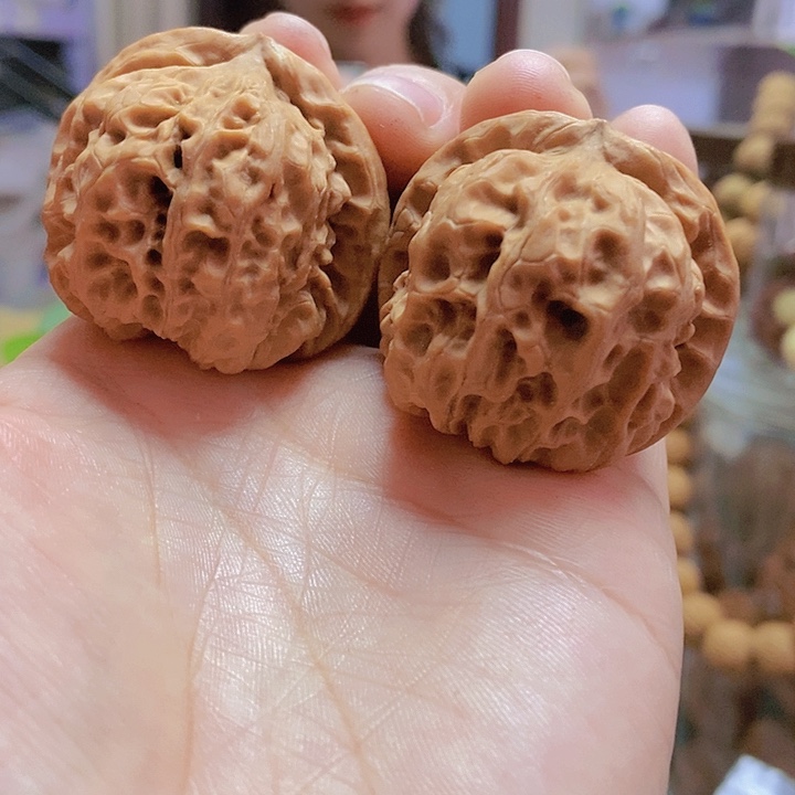 【闪购商品】文玩核桃把件38蜡皮大石窝小众