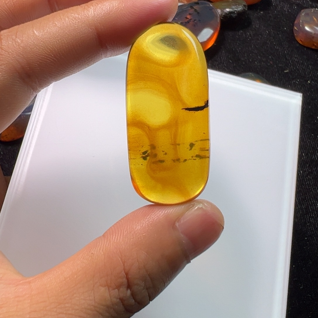 琥珀裸石未镶嵌吊坠