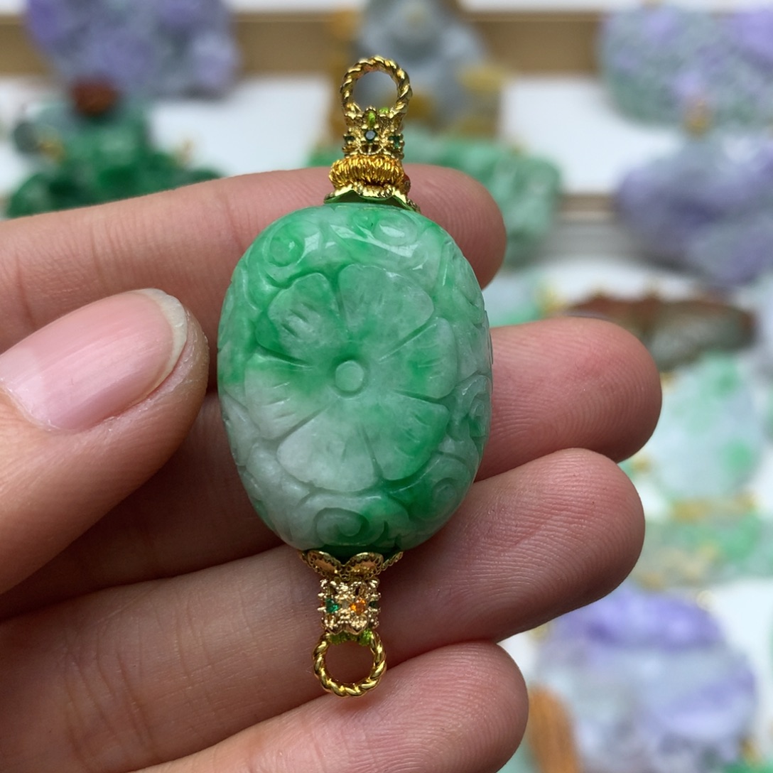 翡翠颈饰未镶嵌翡翠