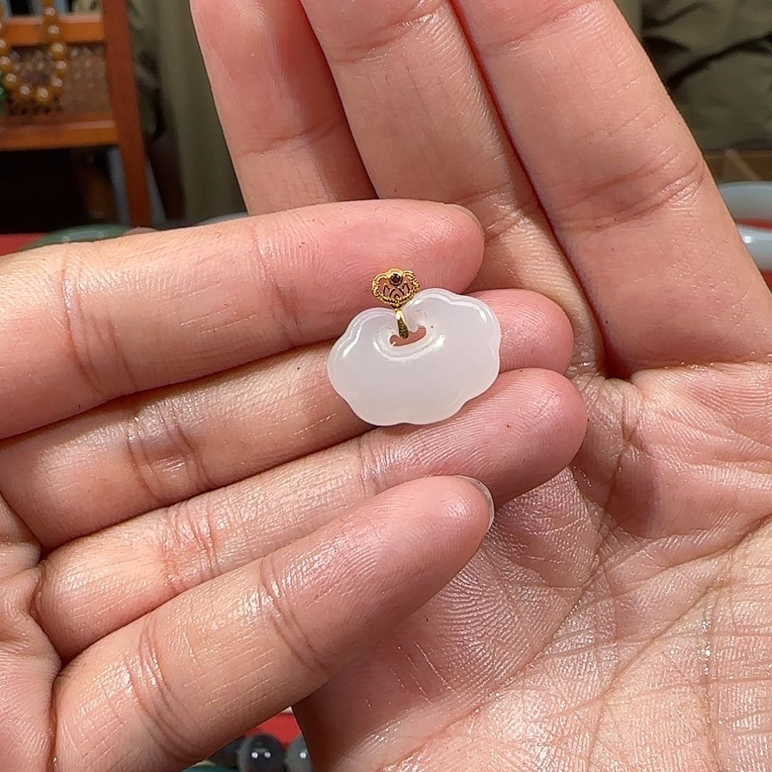 和田玉吊坠(不含链)18K金镶嵌