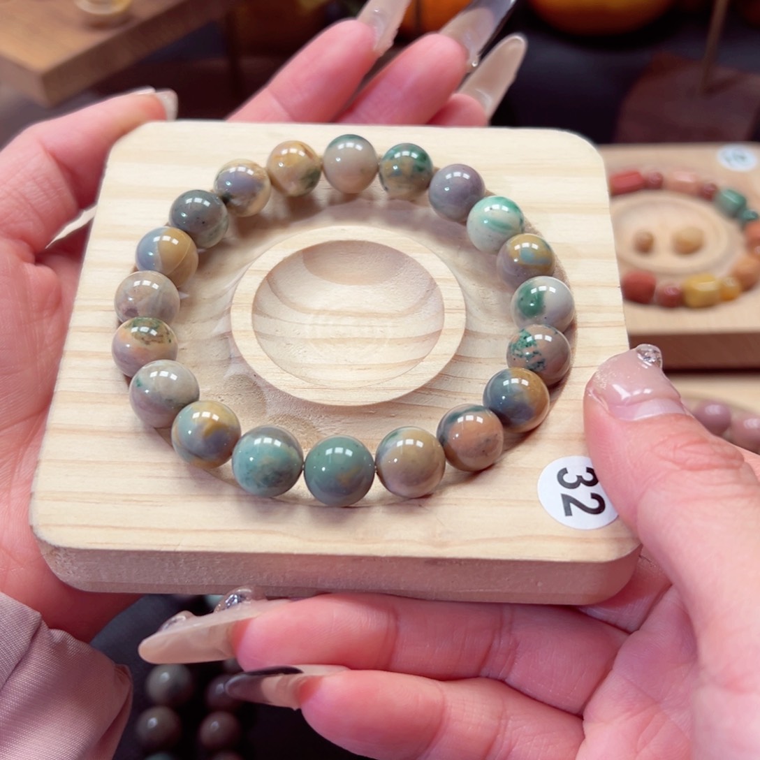 石英质玉手链未镶嵌多**?57