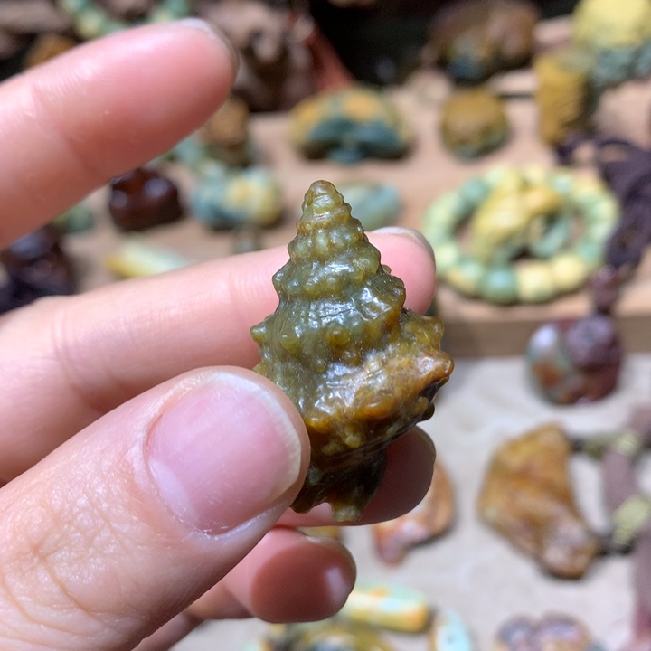 未镶嵌岫岩河磨玉（透闪石质玉）把件