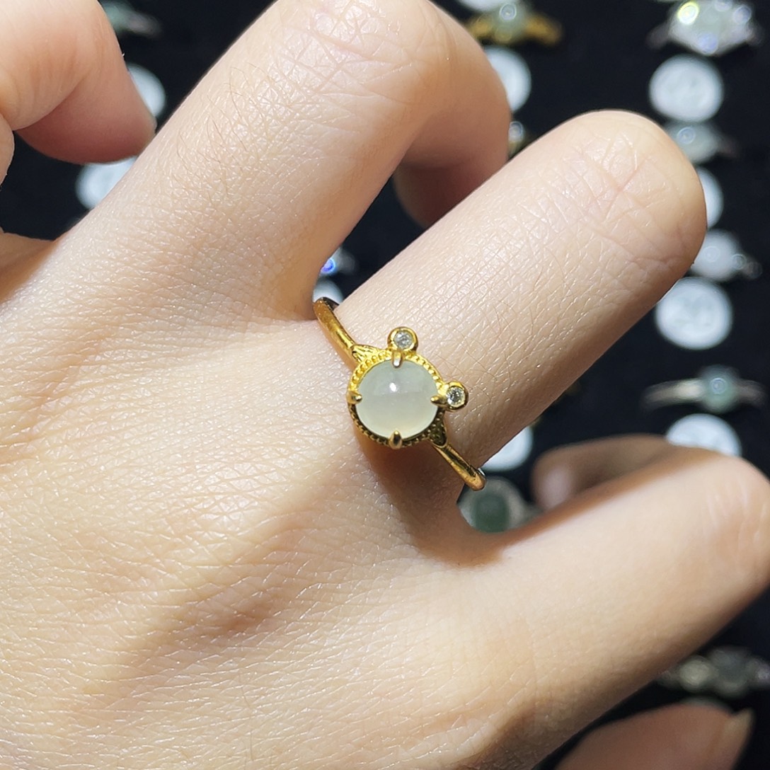 翡翠未镶嵌戒指戒指