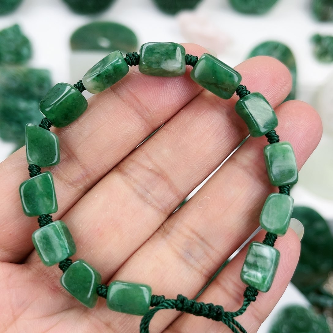 独山玉颈饰未镶嵌