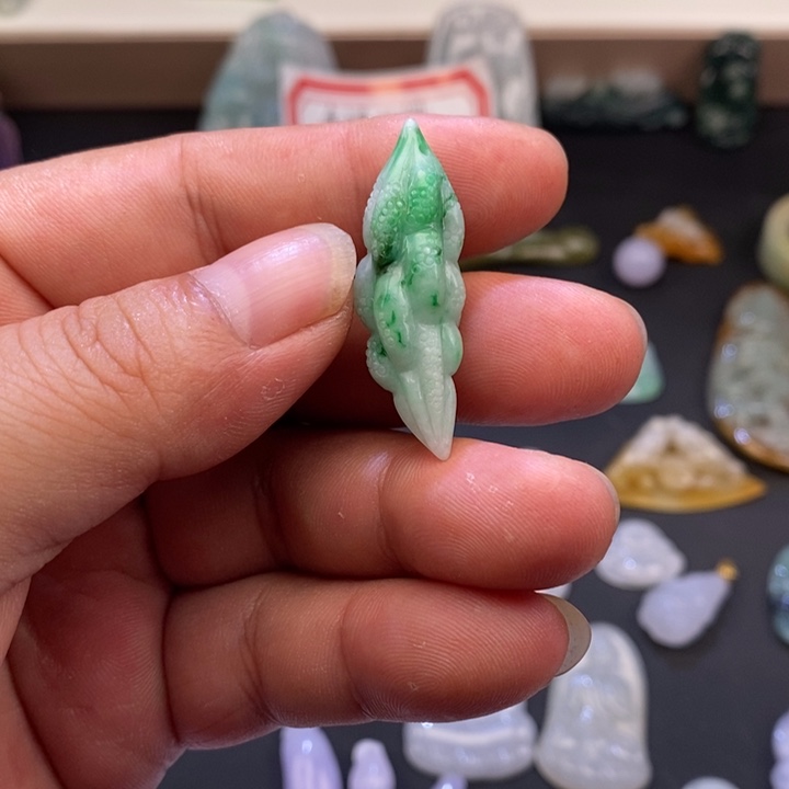 翡翠未镶嵌颈饰翡翠