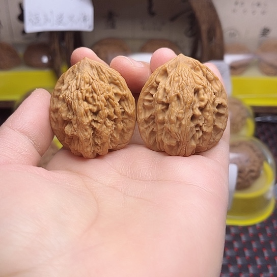 文玩核桃吊坠虎头