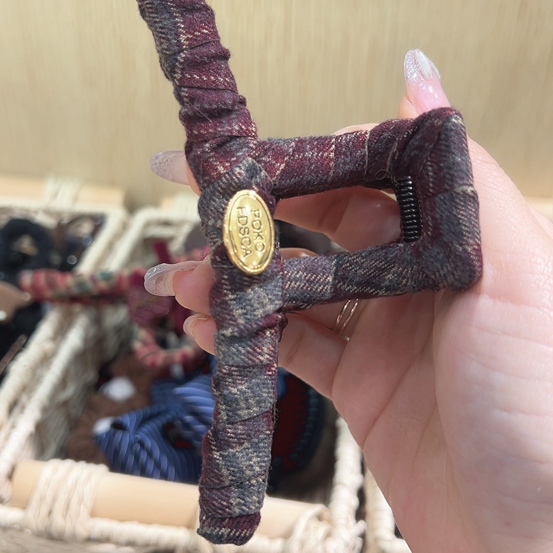羽毛铁合金红色格子大抓
