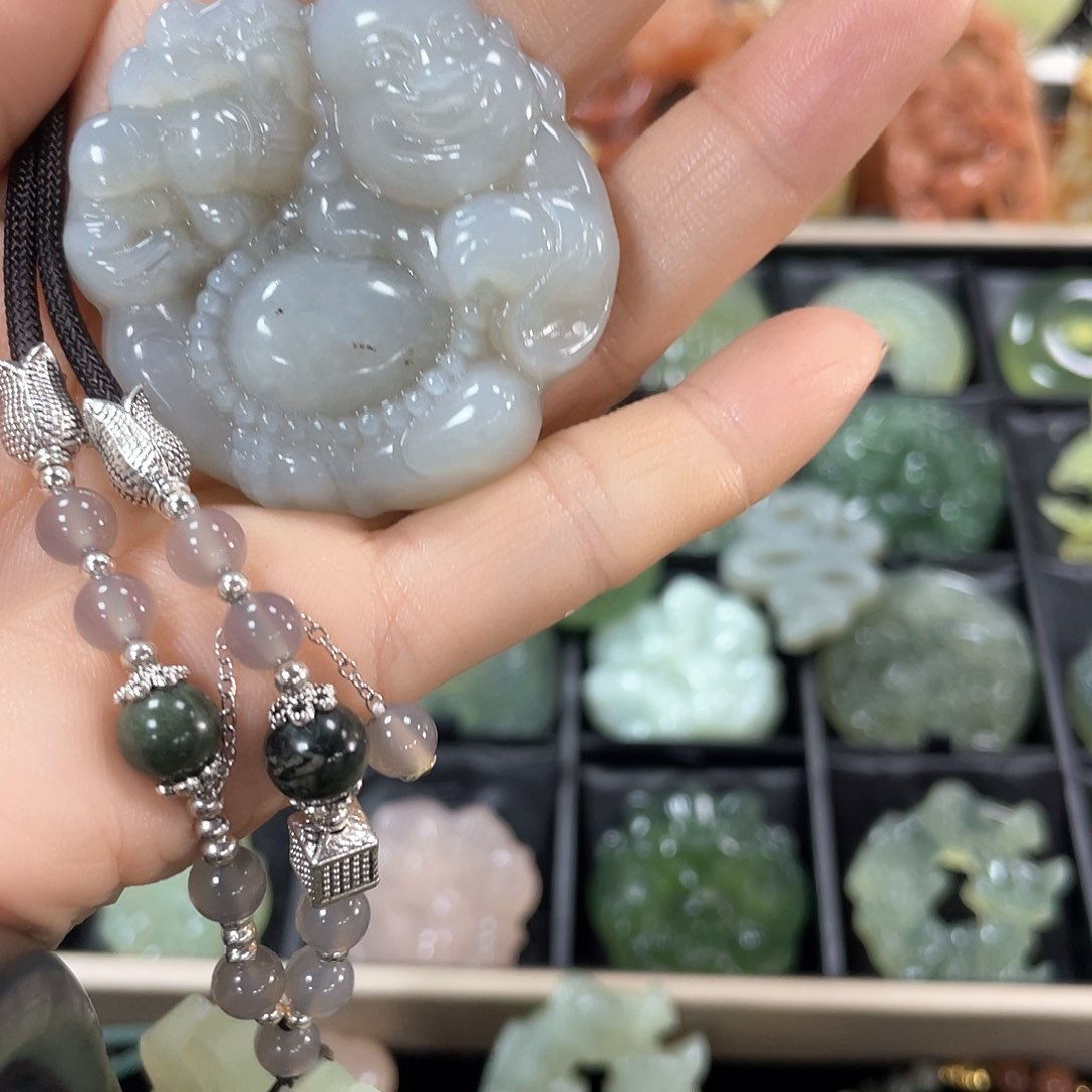 蛇纹石玉颈饰未镶嵌