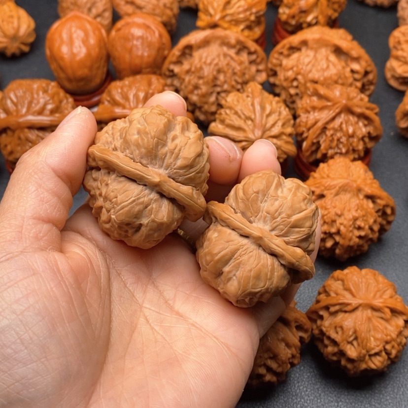 【闪购商品】文玩核桃把件落*莫核桃