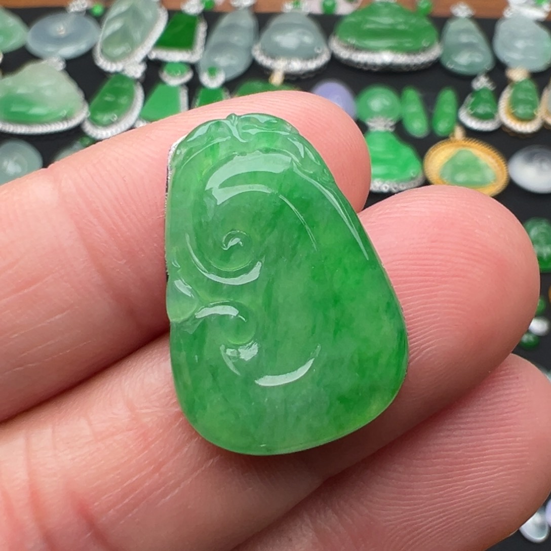 翡翠颈饰未镶嵌如意23