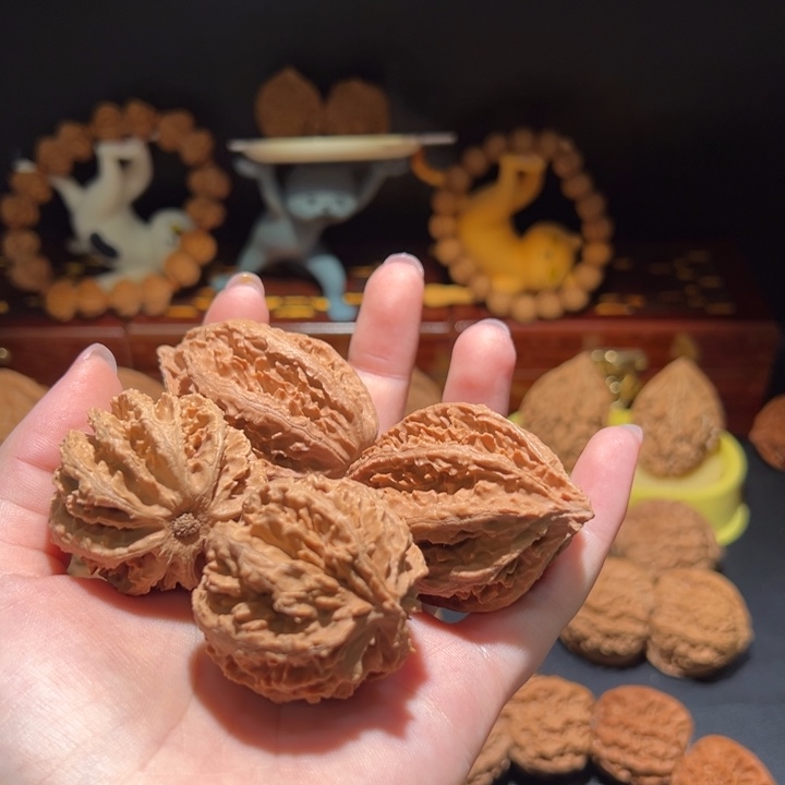 L***X文玩核桃把件灯笼两对