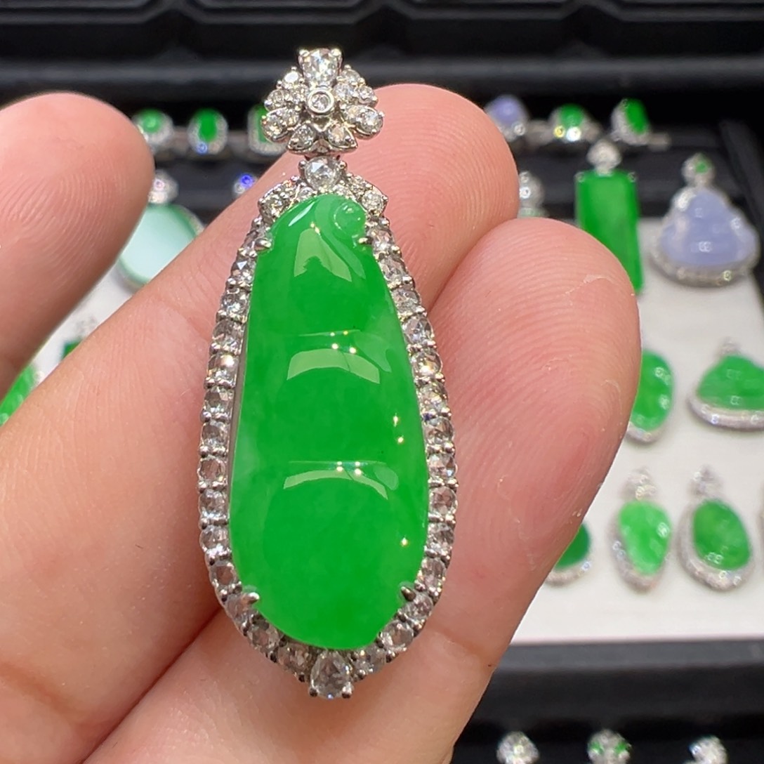 翡翠吊坠(不含链)18K金镶嵌