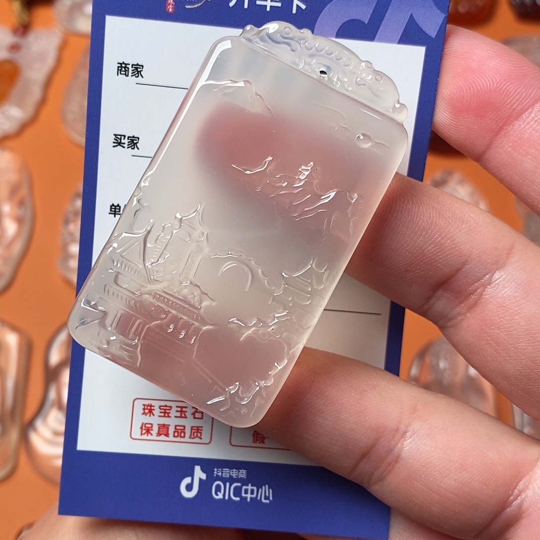 未镶嵌颈饰玛瑙/玉髓（山水牌）
