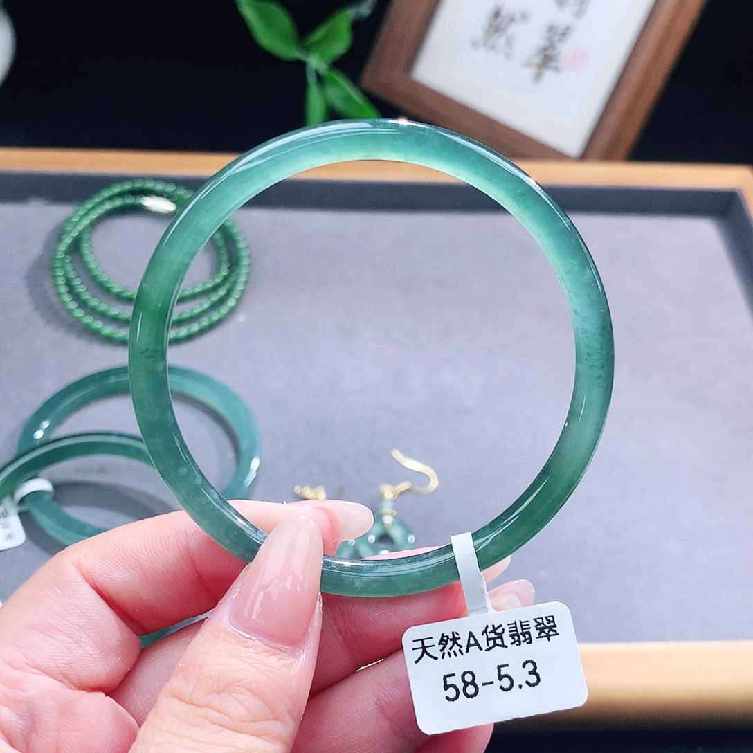 翡翠手镯（圆镯）未镶嵌