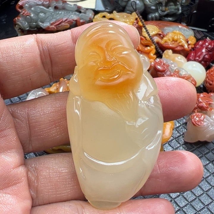 石英质玉（黄龙玉）颈饰未镶嵌