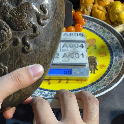 瓷片金*寻呼台的一位官员告诉记者