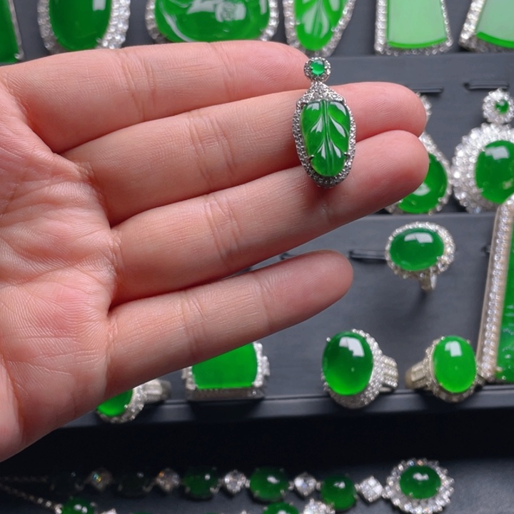 翡翠颈饰未镶嵌翡翠吊坠