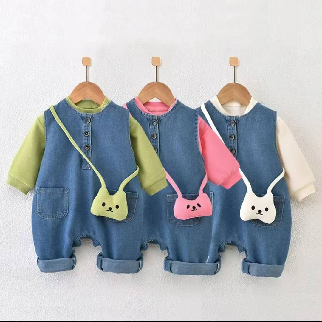 春秋新款宝宝婴儿宽肩牛仔连体哈衣背带裤+内搭简约套装