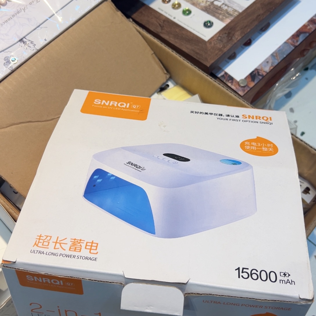 赛尔奇蓄电灯。    