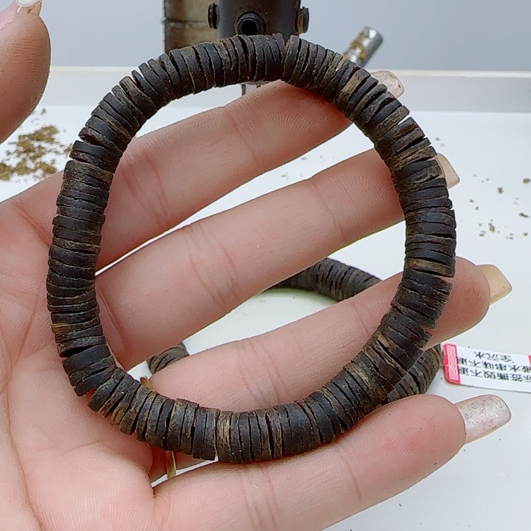 手串沉香乌身老料全沉水药片珠0.8  8.8克