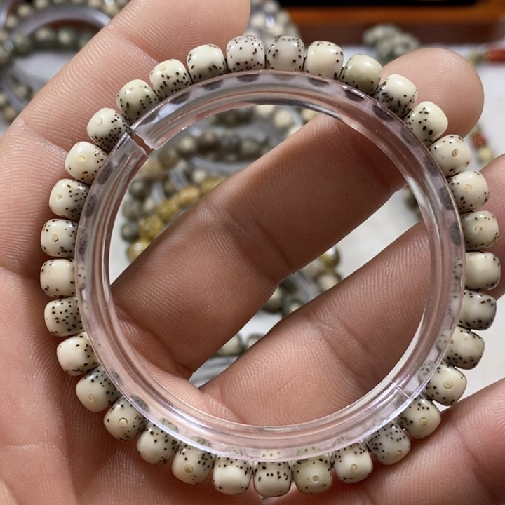 星月菩提手串7*6 石玉料糯冰大留白