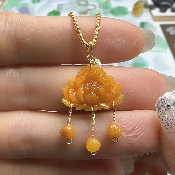 翡翠颈饰未镶嵌黄翡荷花一套