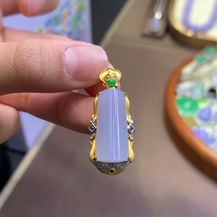 翡翠18K金镶嵌颈饰翡翠