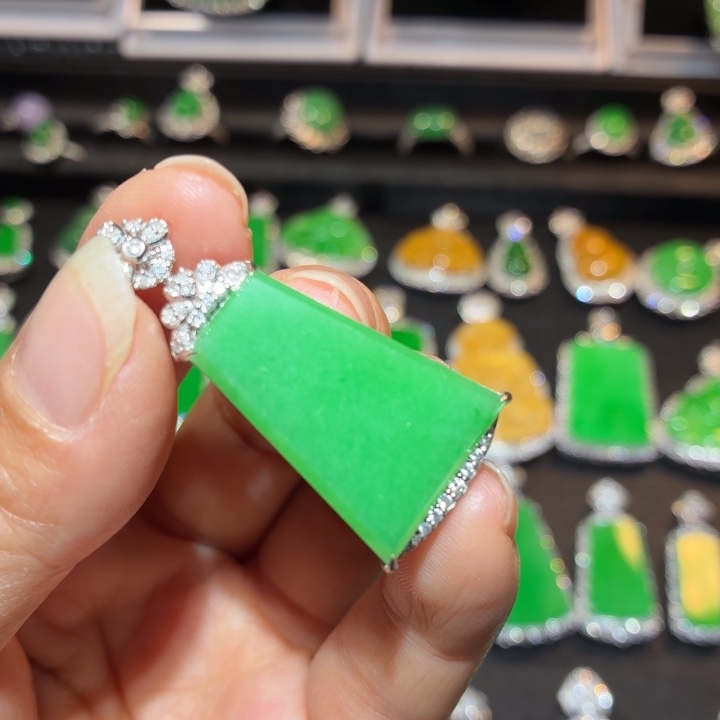 翡翠18K金镶嵌吊坠(不含链)翡翠