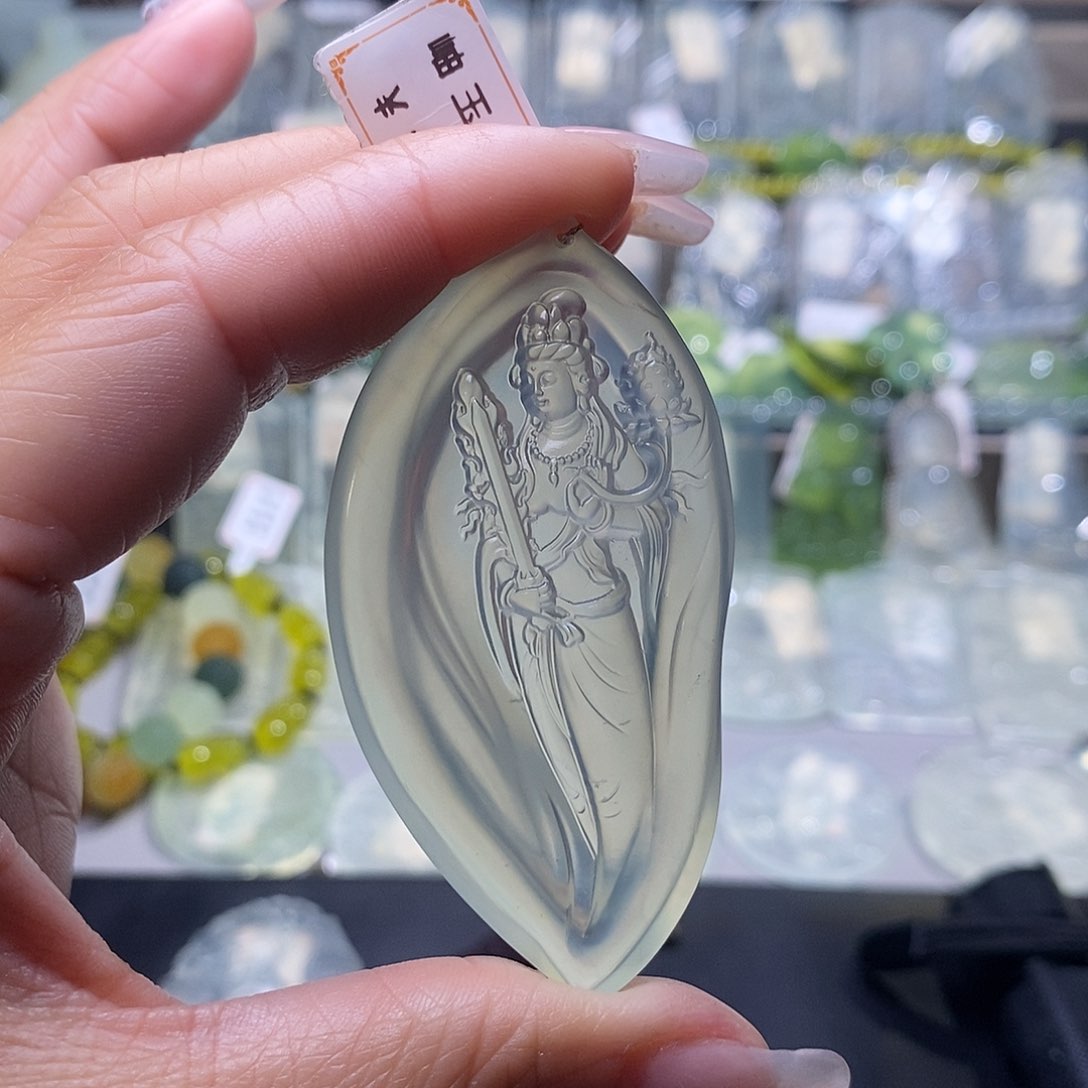 蛇纹石玉颈饰未镶嵌胡****?