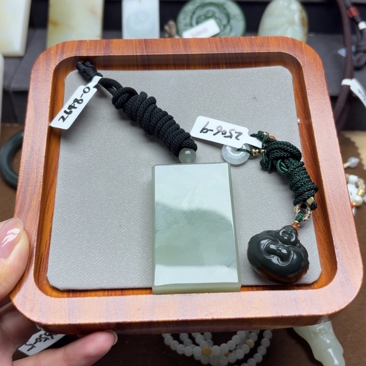 ****兽和田玉未镶嵌颈饰