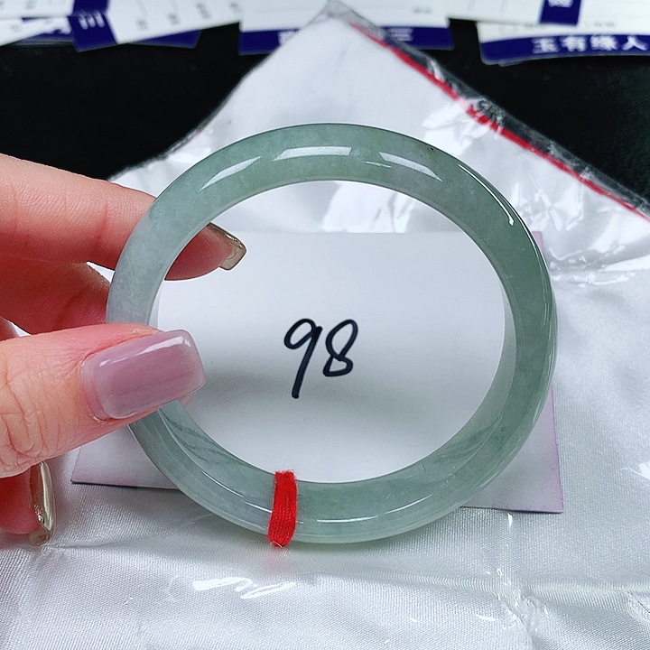 翡翠手镯未镶嵌翡翠手镯未镶嵌