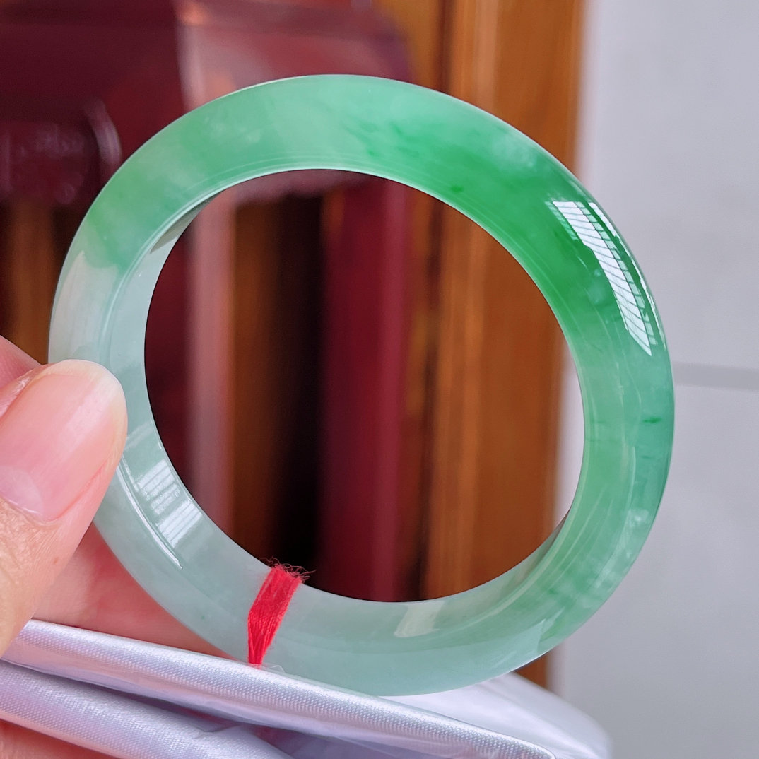 54圈老坑飘阳绿翡翠手镯女款冰透绿色平安镯