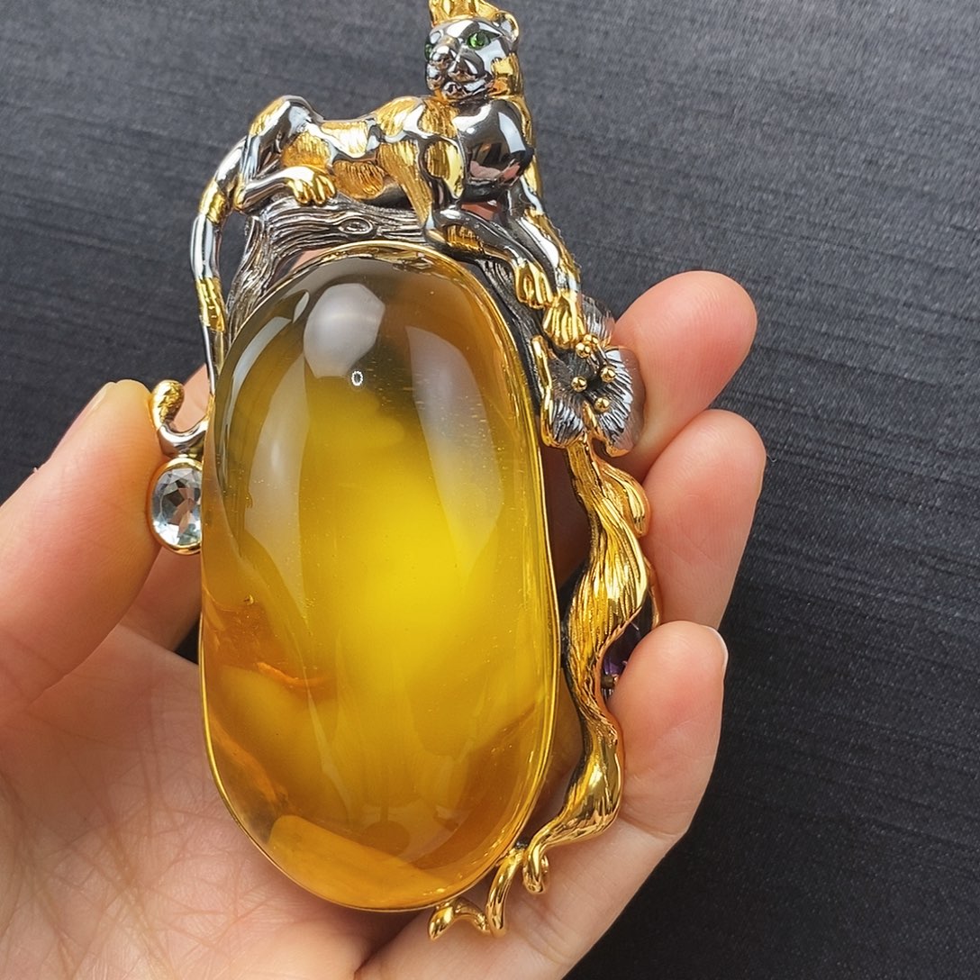 奇***装琥珀银S925镶嵌颈饰吊坠