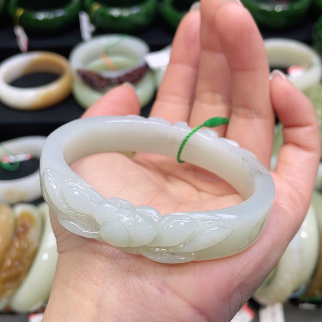 未镶嵌手镯（贵妃镯）和田玉48