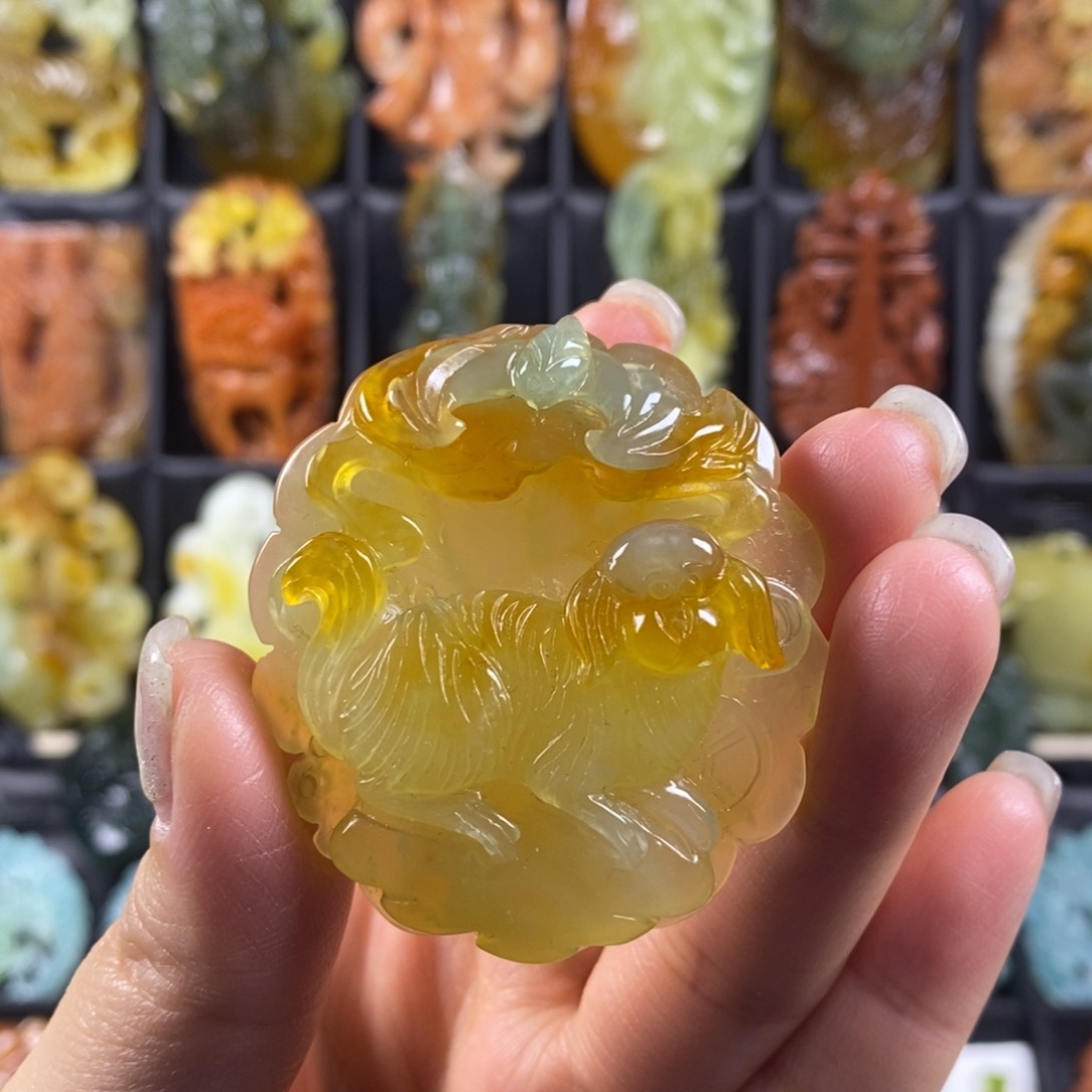 蛇纹石玉颈饰合金