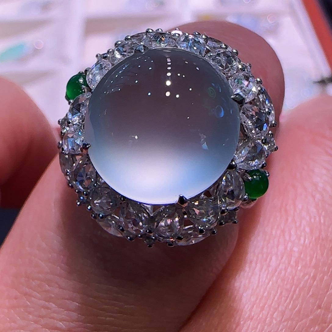 翡翠18K金镶嵌戒指