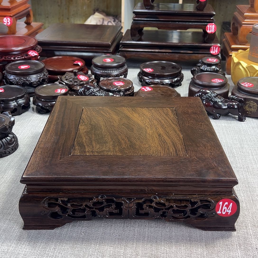 红木底座精雕工艺品