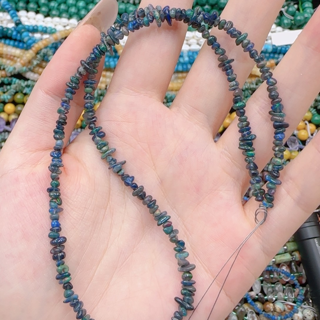 玛瑙/玉髓未镶嵌珠宝半成品黑欧泊一条