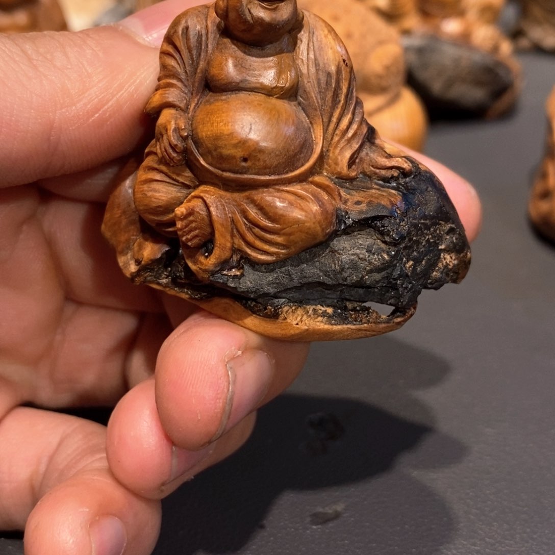 柏木（崖柏）日*北太行崖柏天然抱石弥勒佛手工雕刻