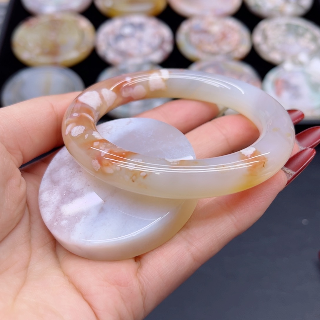 玛瑙/玉髓手镯未镶嵌55