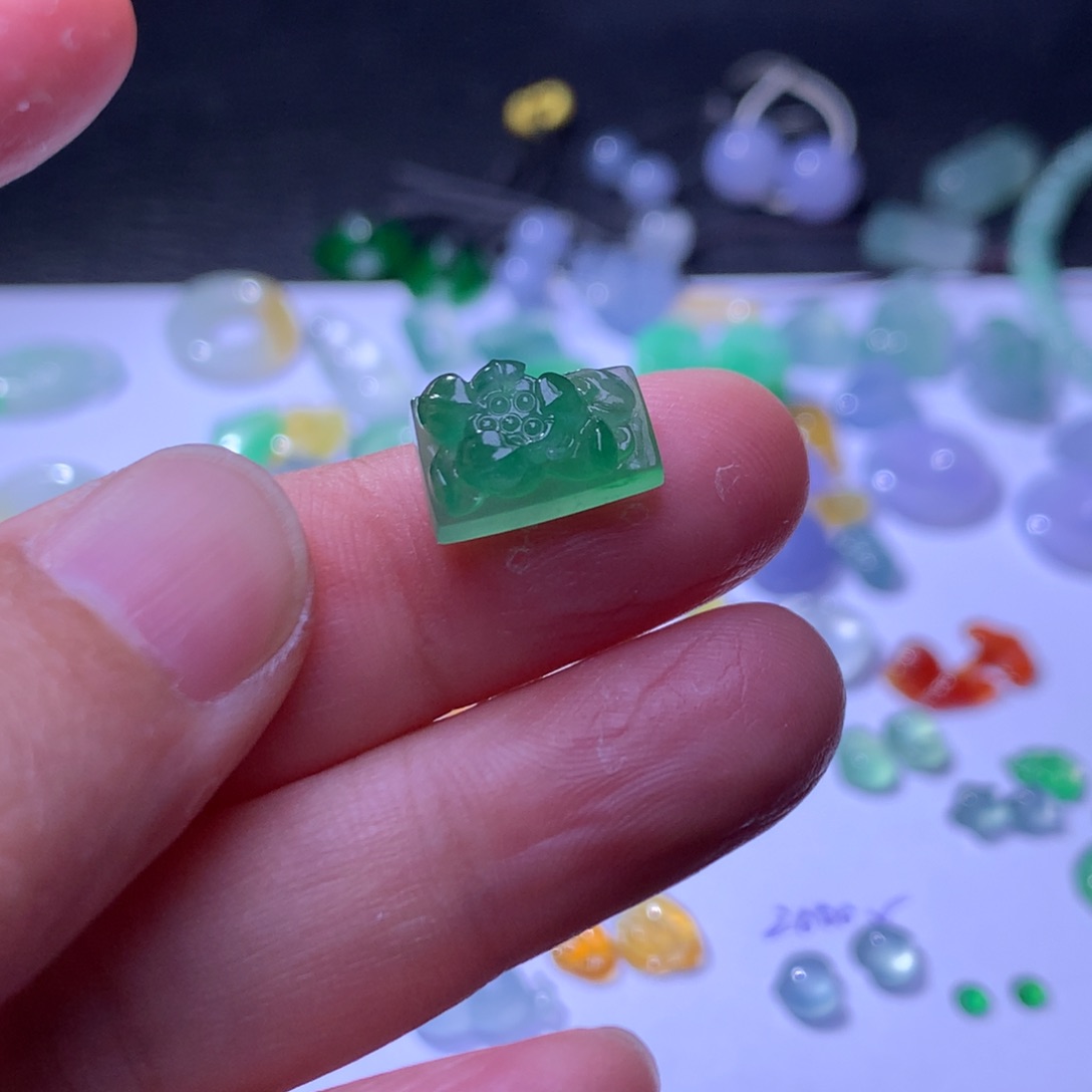 翡翠颈饰未镶嵌牌