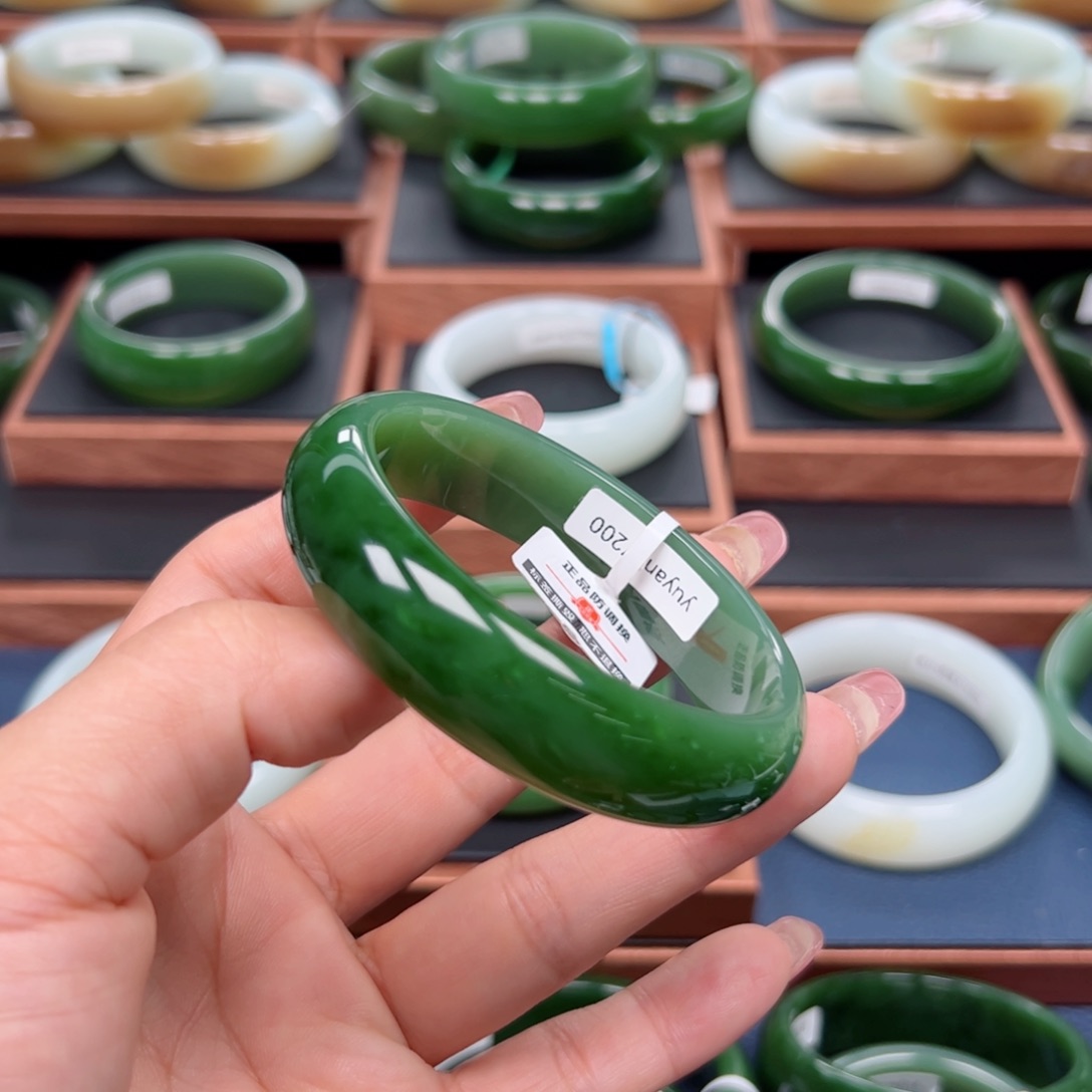 未镶嵌手镯和田玉（碧玉）