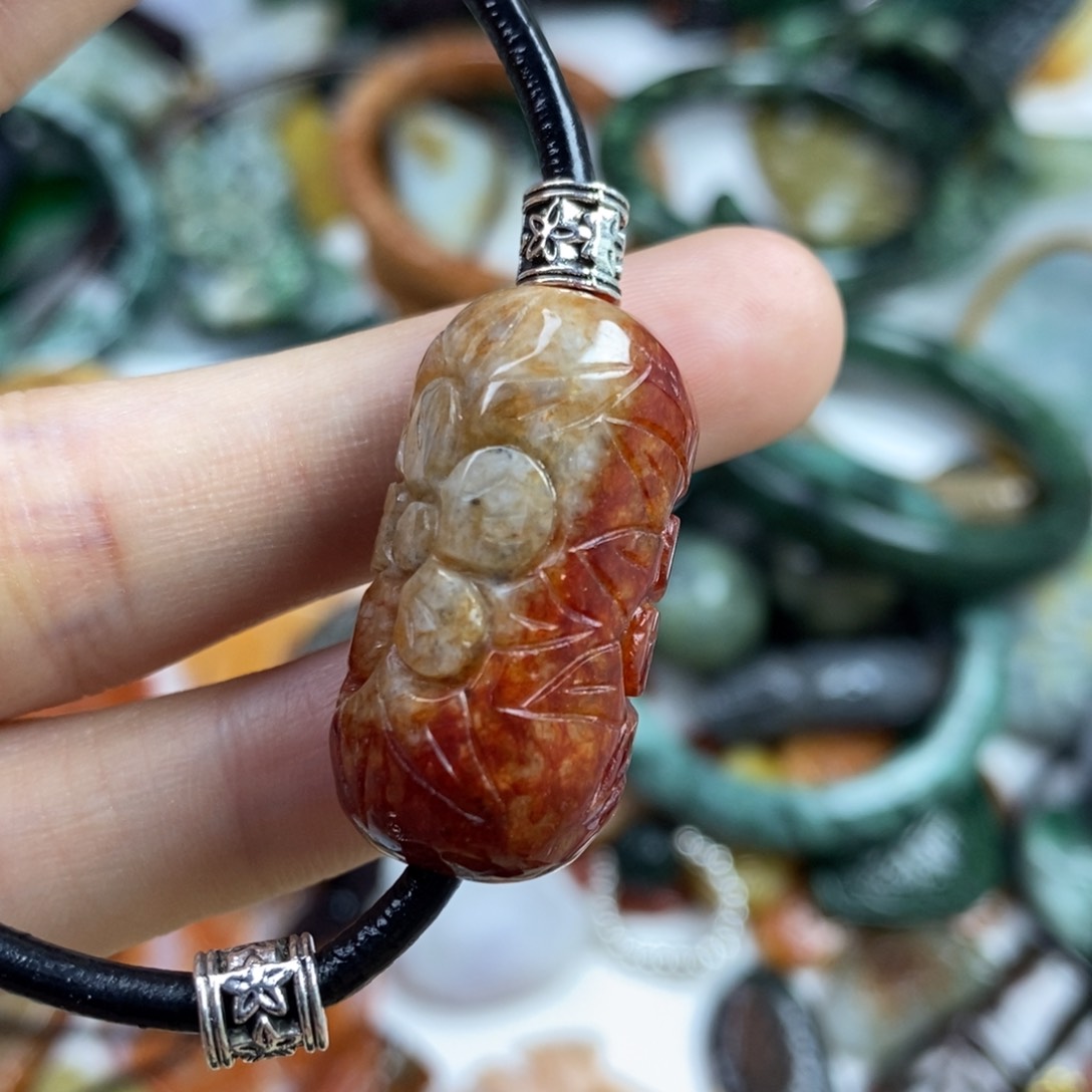 翡翠颈饰未镶嵌吊坠