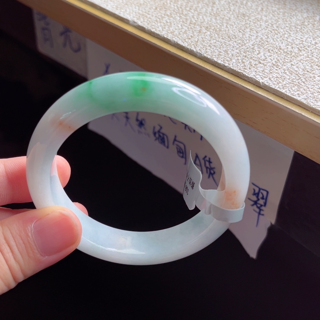 翡翠手镯未镶嵌手镯