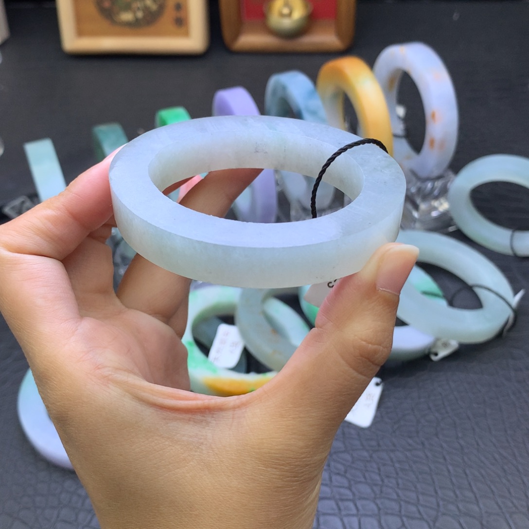 定制翡翠未镶嵌翡翠手镯