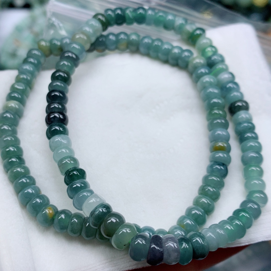 翡翠颈饰未镶嵌手串