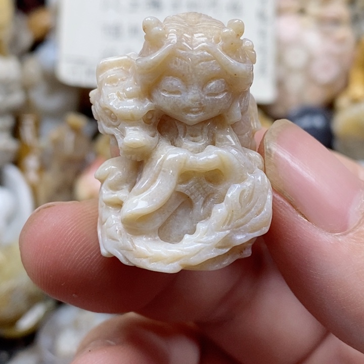 颈饰未镶嵌硅化珊瑚（珊瑚玉）