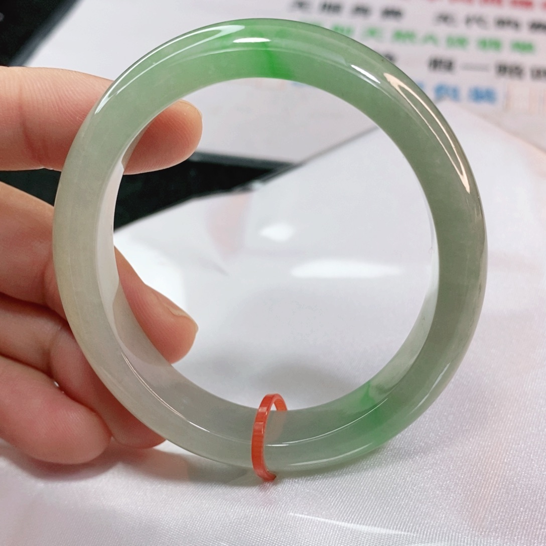 翡翠手镯未镶嵌55圈口贵妃